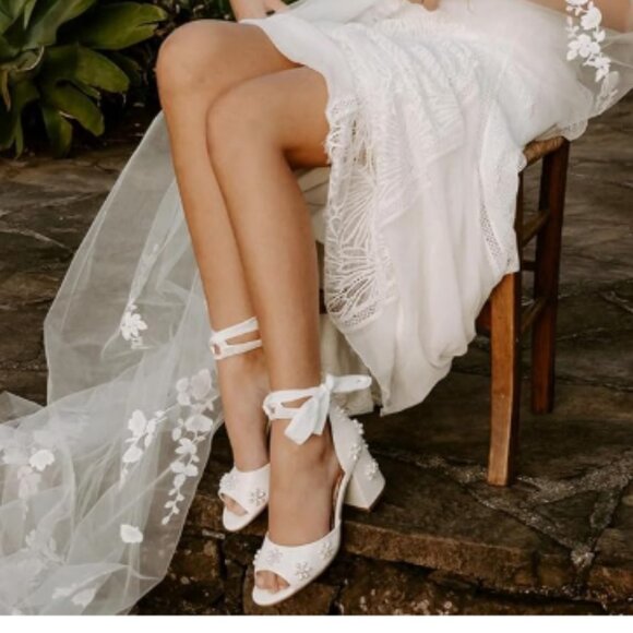 XYD White Open Toe Bloom Pearl Flower Ribbon Ankle Strap Chunky Heel Sandals - Picture 1 of 8